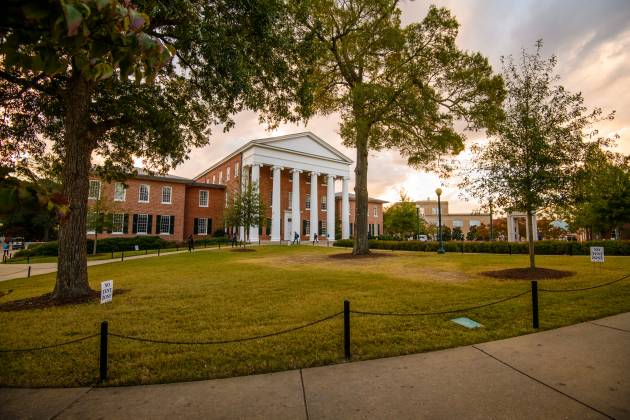 Ole Miss Oxford Campus to Close at 4 p.m.