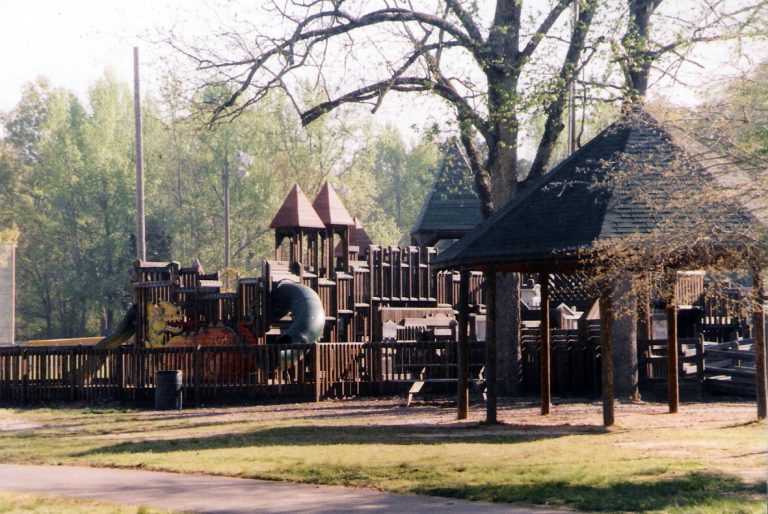 Oxford Aldermen Reopen Avent Park Playground