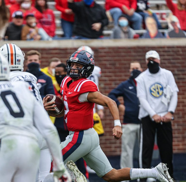 Ole Miss Loses to Auburn 35-28 in Heartbreaking Fourth Quarter