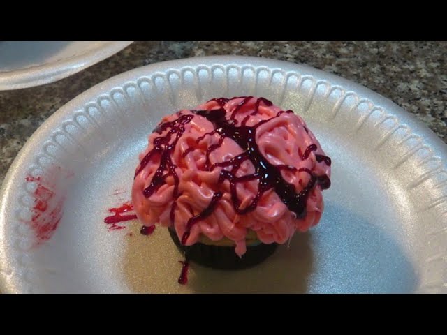 Easy DIY Bloody Brain and Halloween Cupcakes
