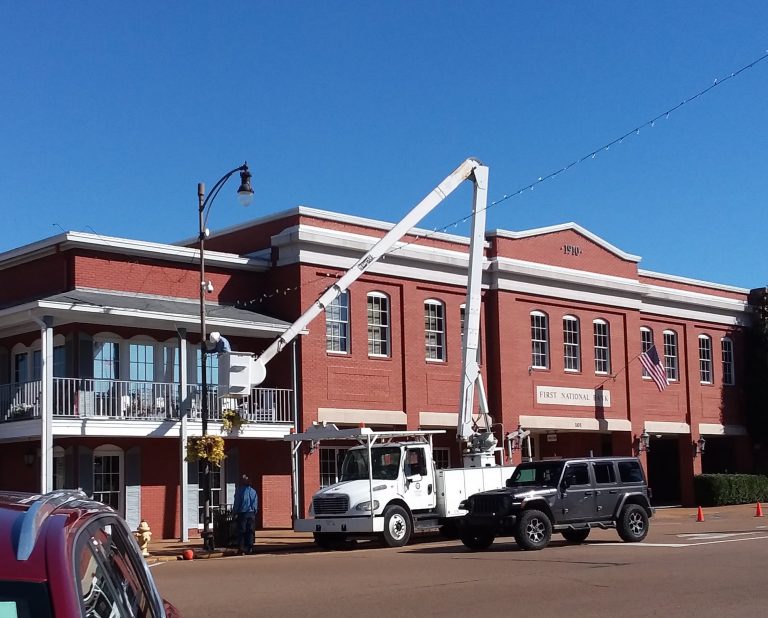 Canopy of Lights on Oxford Square to be Turned on a Week Early