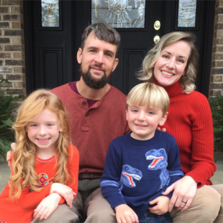 Hundreds Watch Memorial Service for Father, Children Killed in Wreck