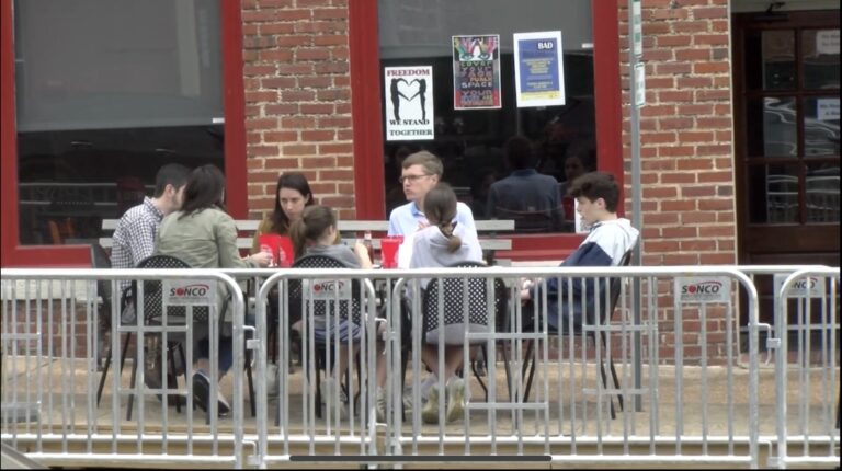 Oxford Leaders Continue Outdoor Dining, Free Parking on Tuesdays
