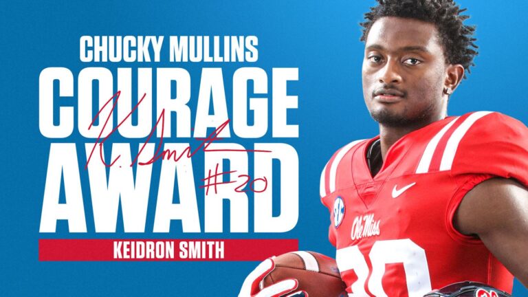 Keidron Smith Receives Chucky Mullins Courage Award