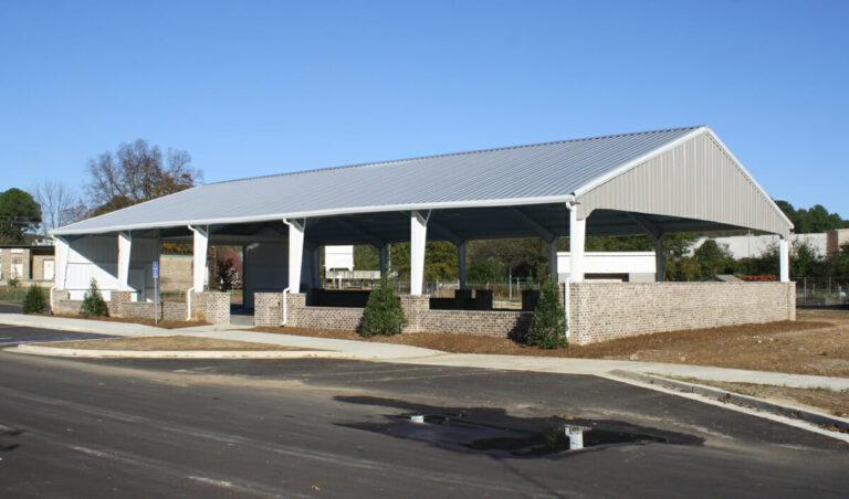 Oxford Community Market Offers Vaccinations, Treats