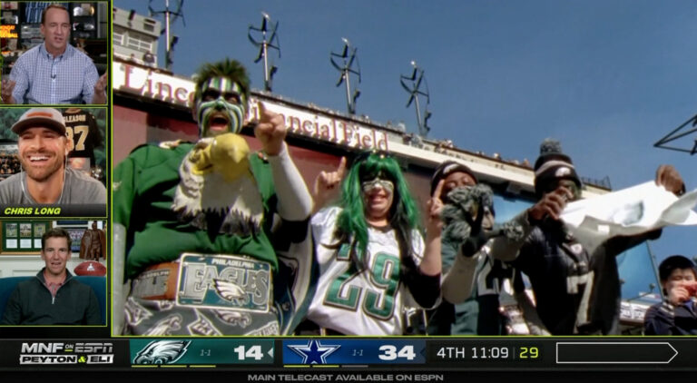 Eli Manning Flips Double Bird on Air