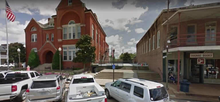 Oxford Aldermen Select Contractor to Demolish Old RSVP Building for New Park