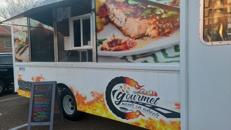 New Facebook Group Encourages Users to Share Locations of Local Food Trucks