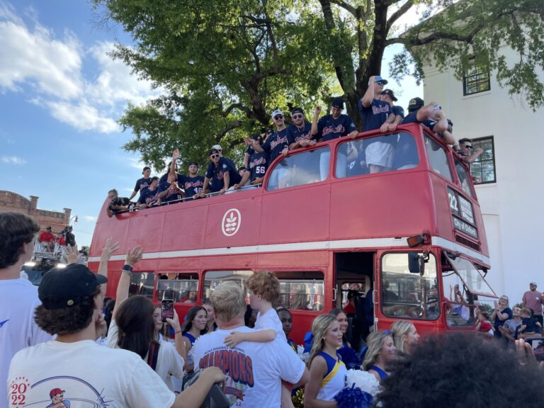Thousands Show Up to Congratulate Ole Miss Baseball Team