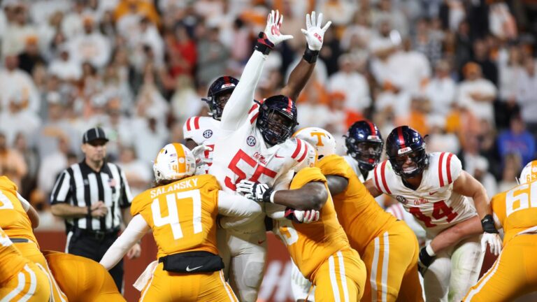 KD Hill Receives 2022 Chucky Mullins Courage Award