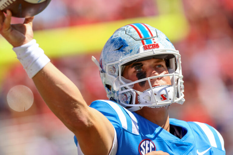 No. 9 Ole Miss Welcomes in Auburn