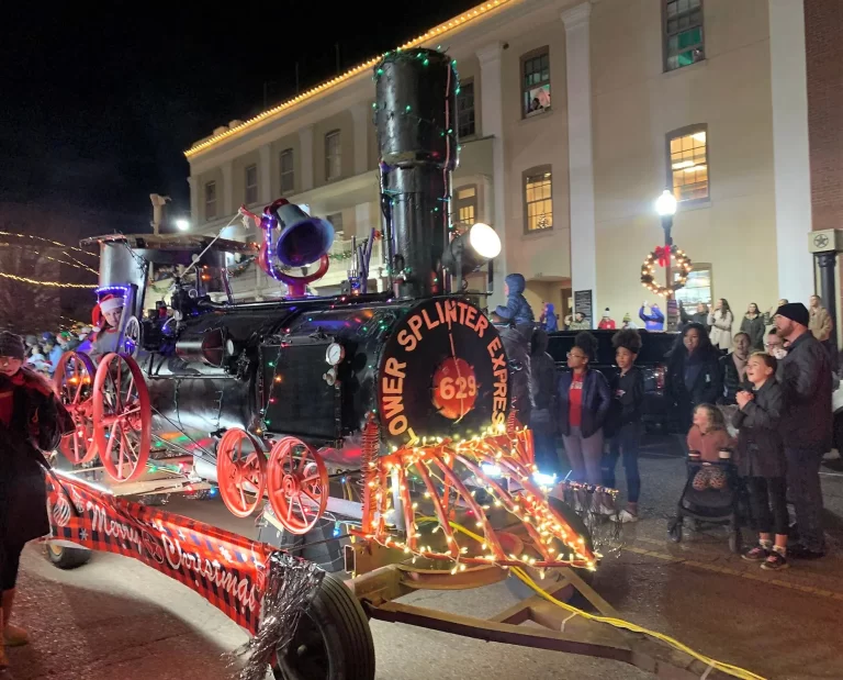 Applications Now Being Accepted for the 2022 Oxford Christmas Parade