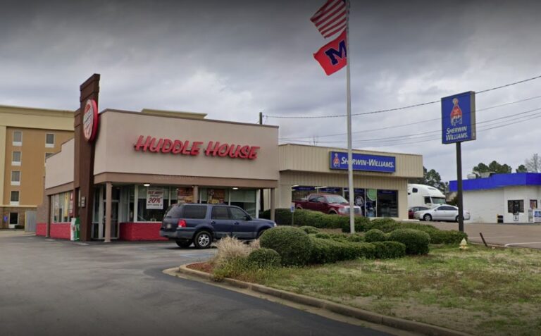 Huddle House to Hold Hiring Day