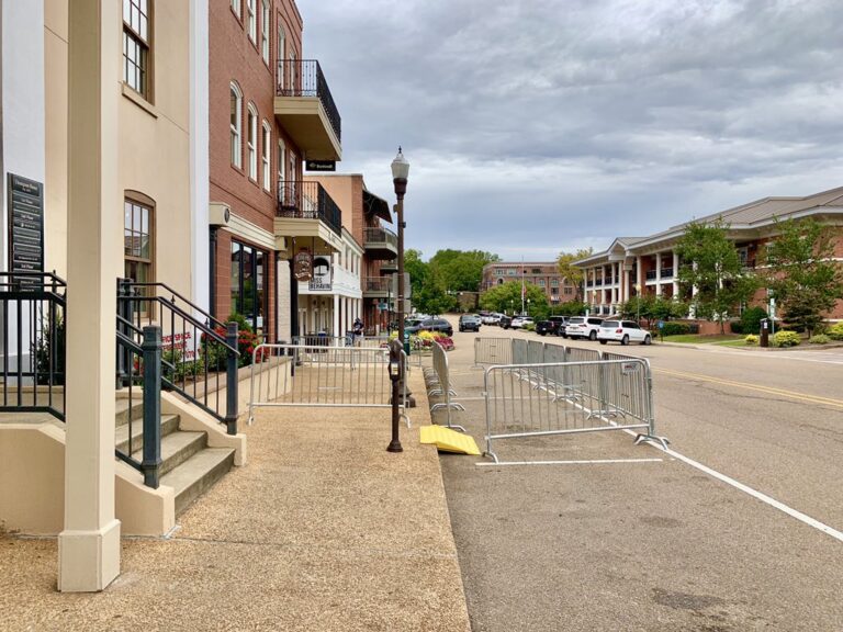 Oxford Aldermen Extend Outdoor Dining Permits Through 2025