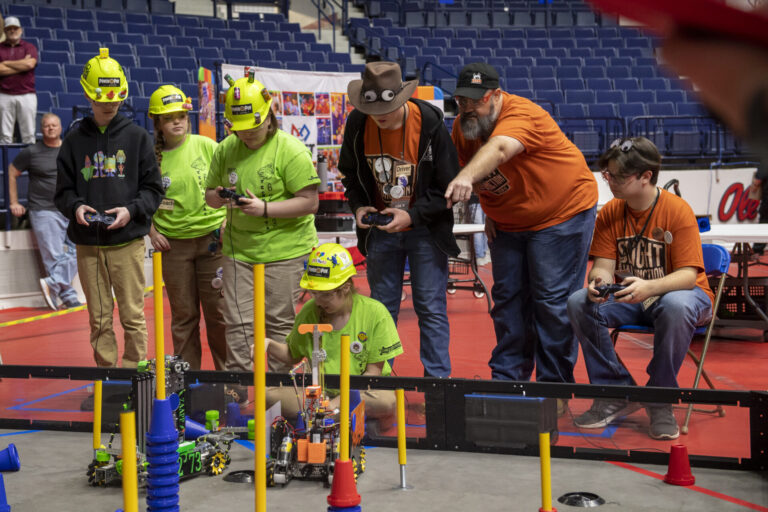 Robot-wielding Mississippi Students Compete in Tech Championship
