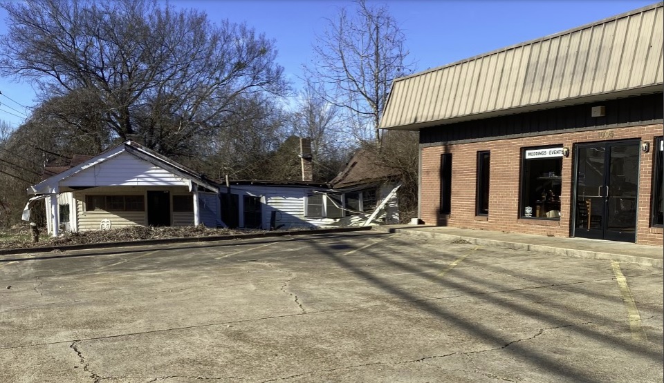 Developer Wants to Shield View of Dilapidated House - HottyToddy.com