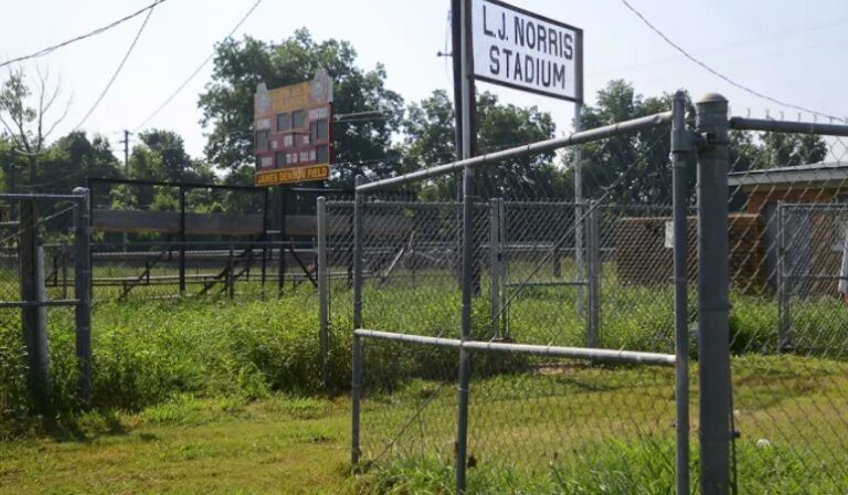 South Delta Bulldogs Give New Meaning to ‘Rebuilding Year’ with Help from Archie Manning