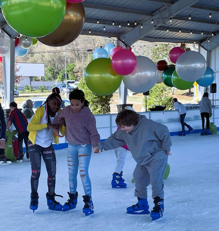 Holly Jolly Holidays Returns to Oxford