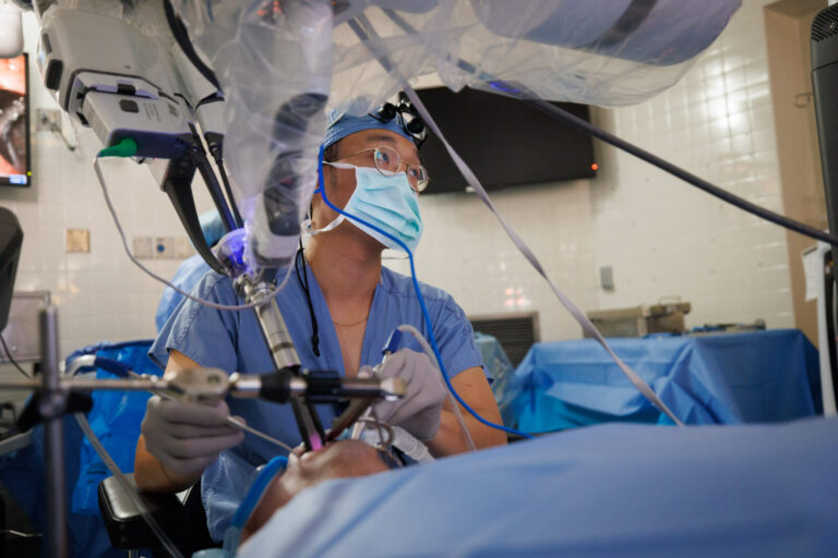 UMMC Surgeons Conduct the First Single Port Robot-Assisted Surgeries in the State