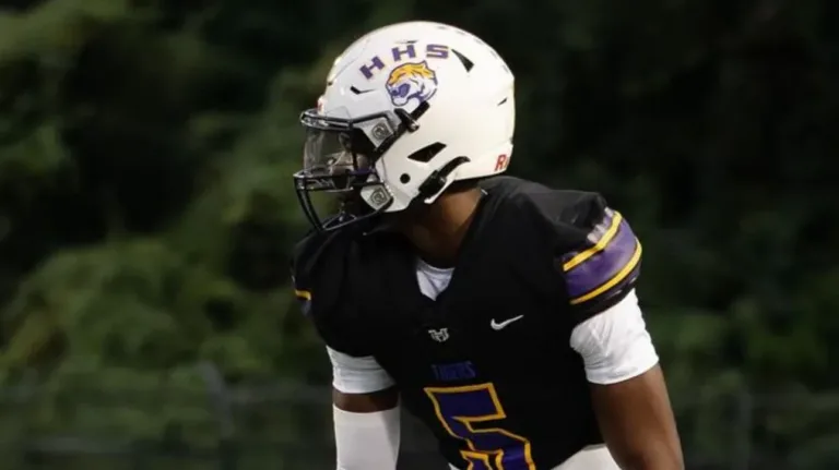 Tristen “TK” Keys lining up for a play.