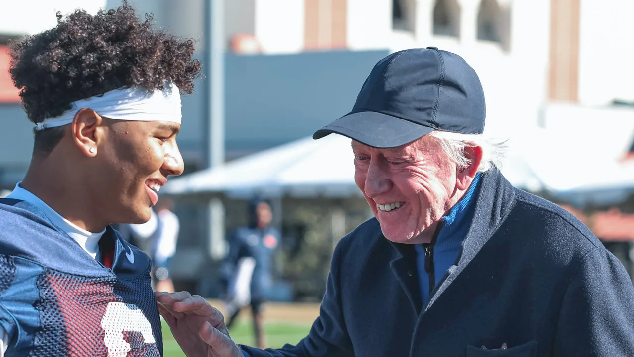 Former Ole Miss Rebels quarterback Archie Manning visiting with current quarterback Trinidad Chambliss