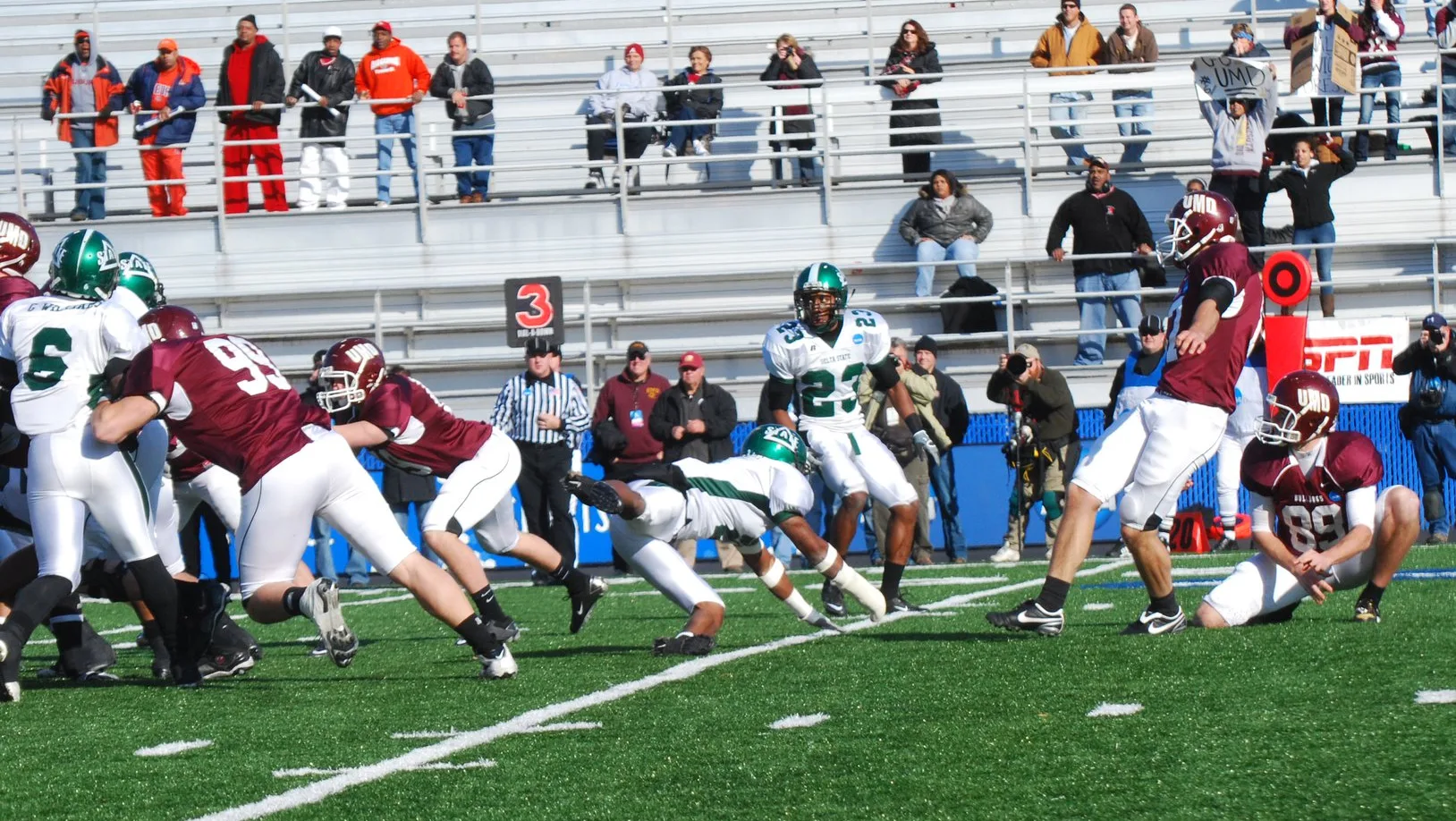 Game-winning field goal kick by Minnesota-Duluth in the 2010 Division II national title game. | Photo by Taylor Hodges