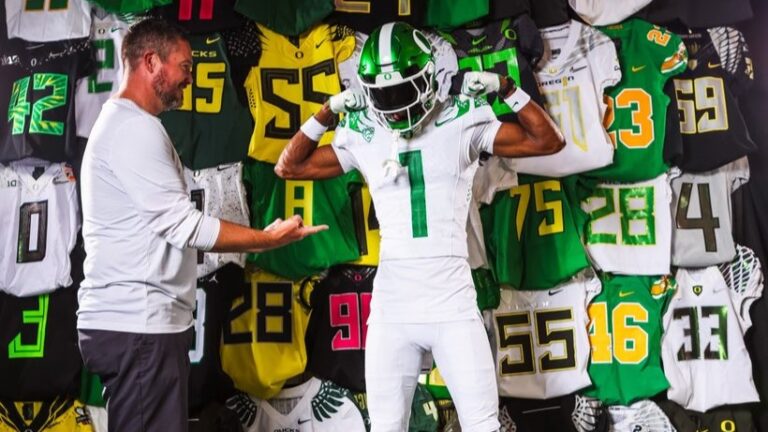 Collierville (Tenn.) two-way recruit Tae Walden committed to Oregon. | Tae Walden/X