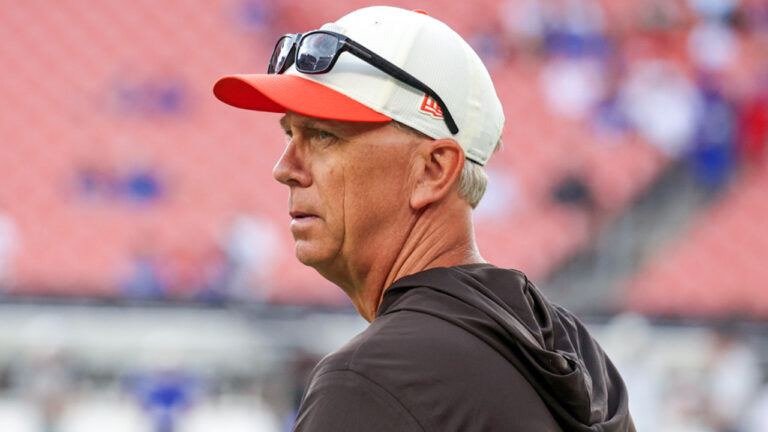 ‘Man, isn’t this s*** crazy?’ Browns coach reacts to Dae’Quan Wright saga
